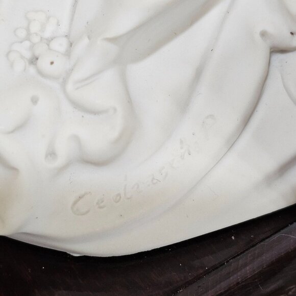 Guiseppe Armani Florence Figure - Lady Holding Fruit - 12" Tall (1986) - Picture 8 of 9